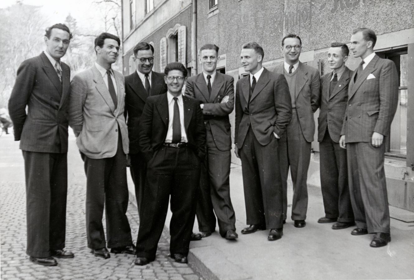 1946